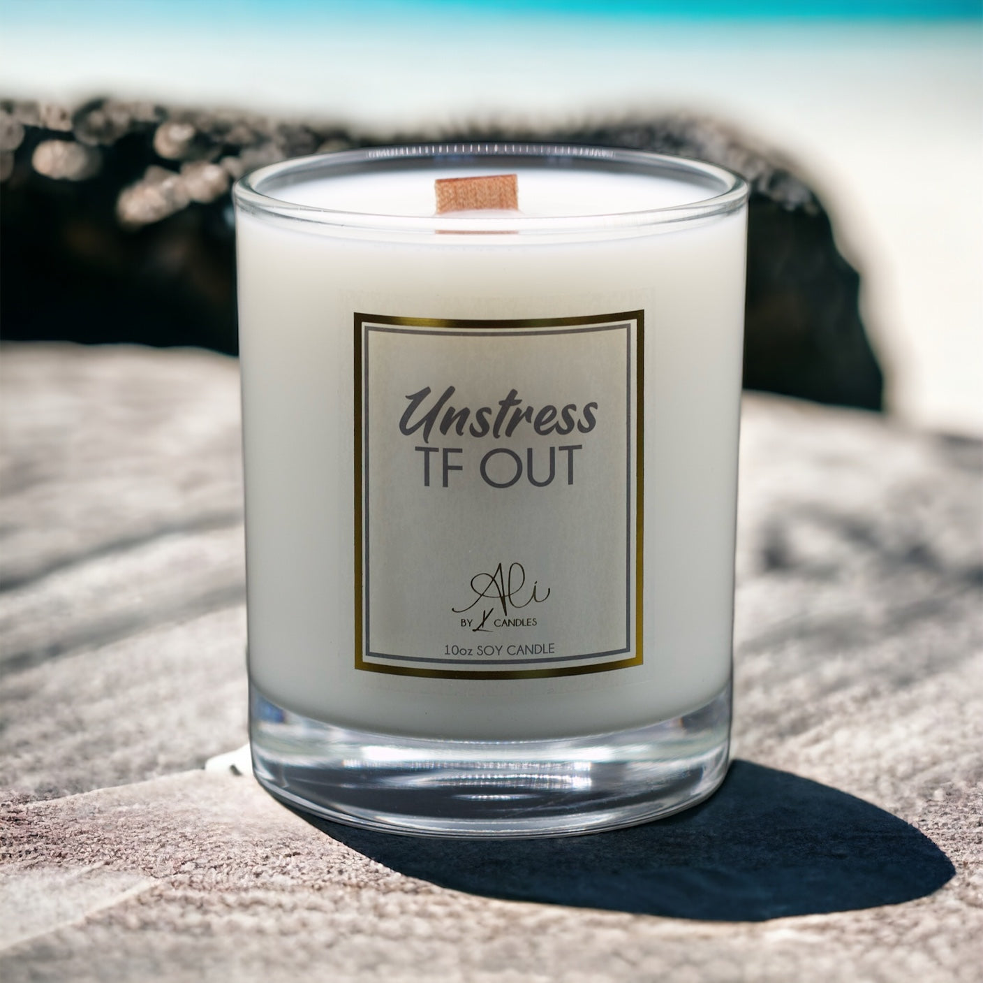 Amber and bergamot scented soy candle,  relaxing and grounding fragrance