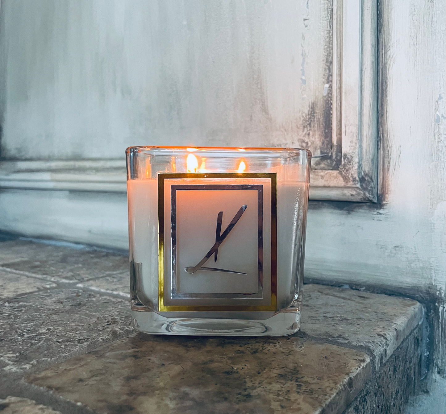 Sweet vanilla and sugarcane brightened with citrus. Hand-poured Canadian soy candle with a crackling wooden wick.
